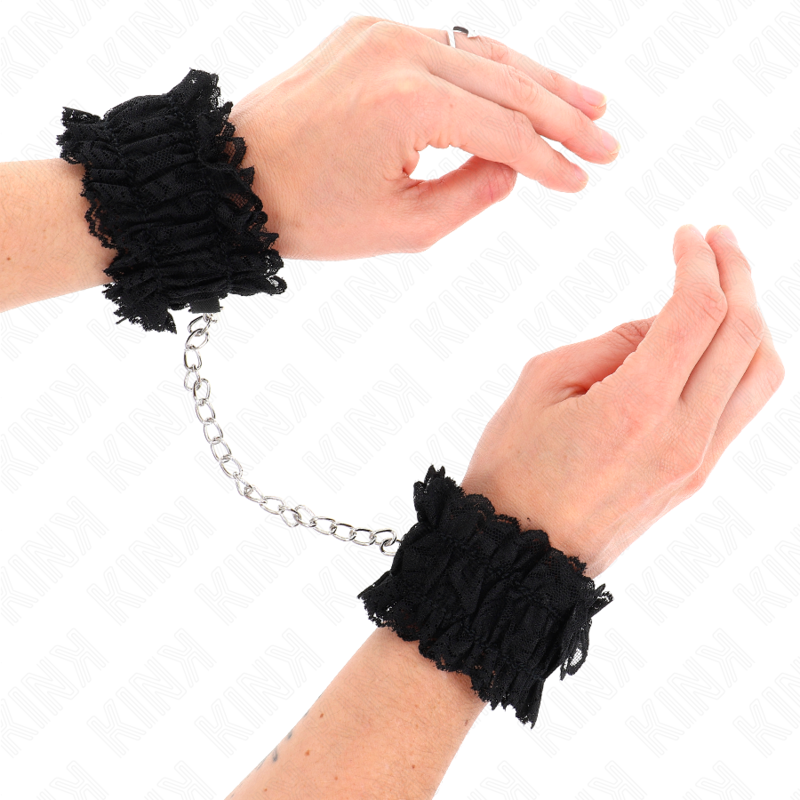 Černá elastická krajková pouta na zápěstí KINK