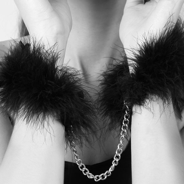 Pouta na ruce Za Za Zu s peřím od Bijoux Indiscrets