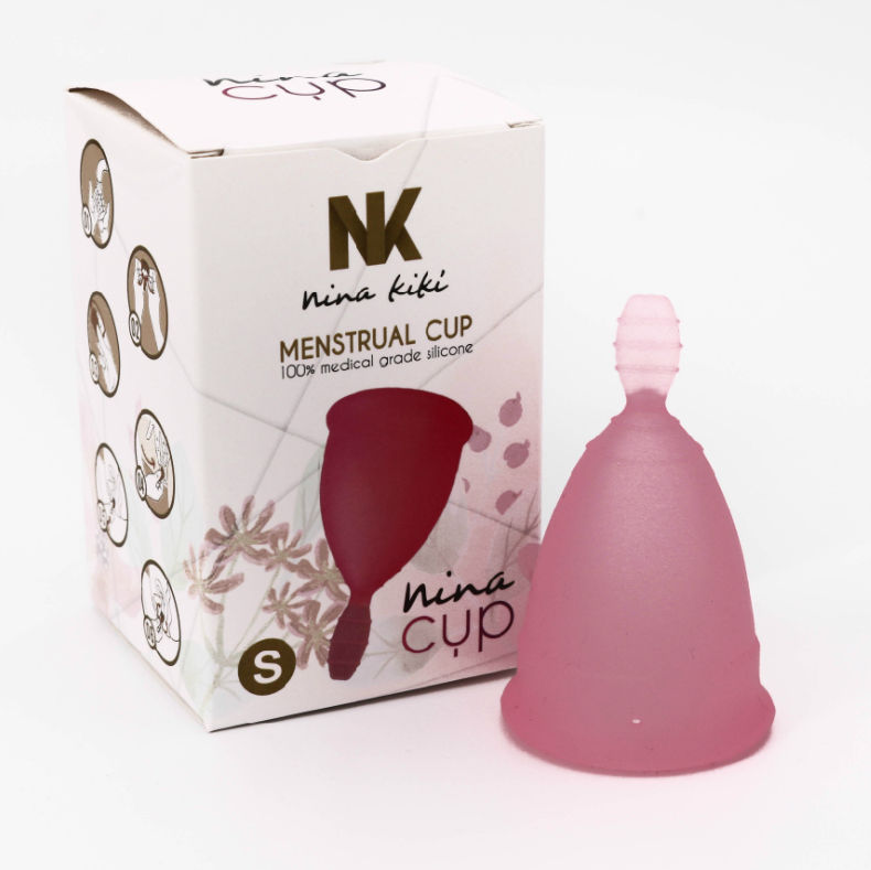 Menstruační kalíšek ze silikonu, velikost S, opakovaně použitelný až 12 hodin NINA KIKÍ